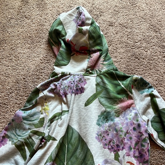 Adidas hoodie. Size small. - Picture 7 of 9